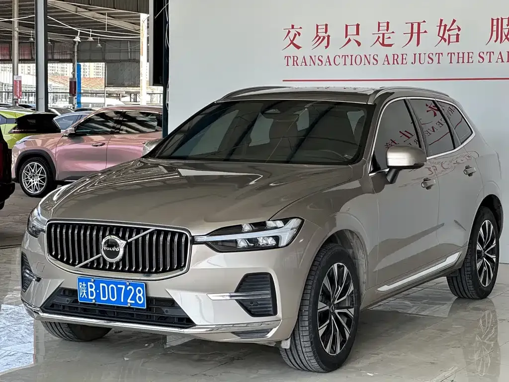 Volvo XC60 — фото 1