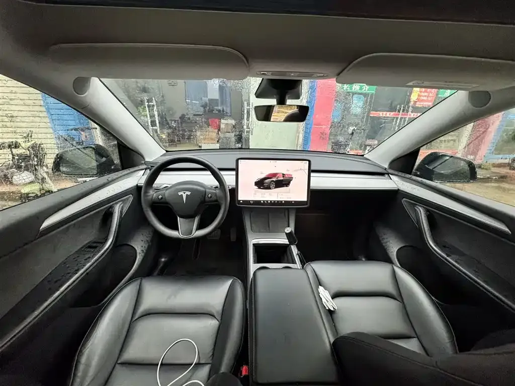 Tesla Model Y — фото 5
