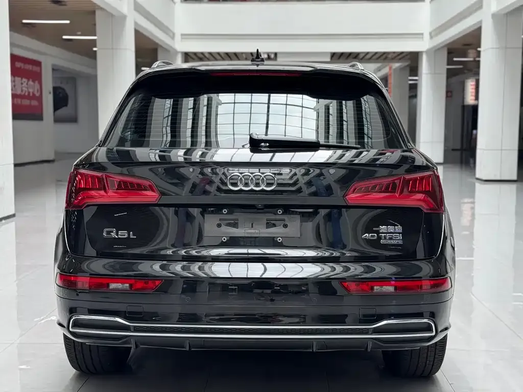 Audi Q5L — фото 3