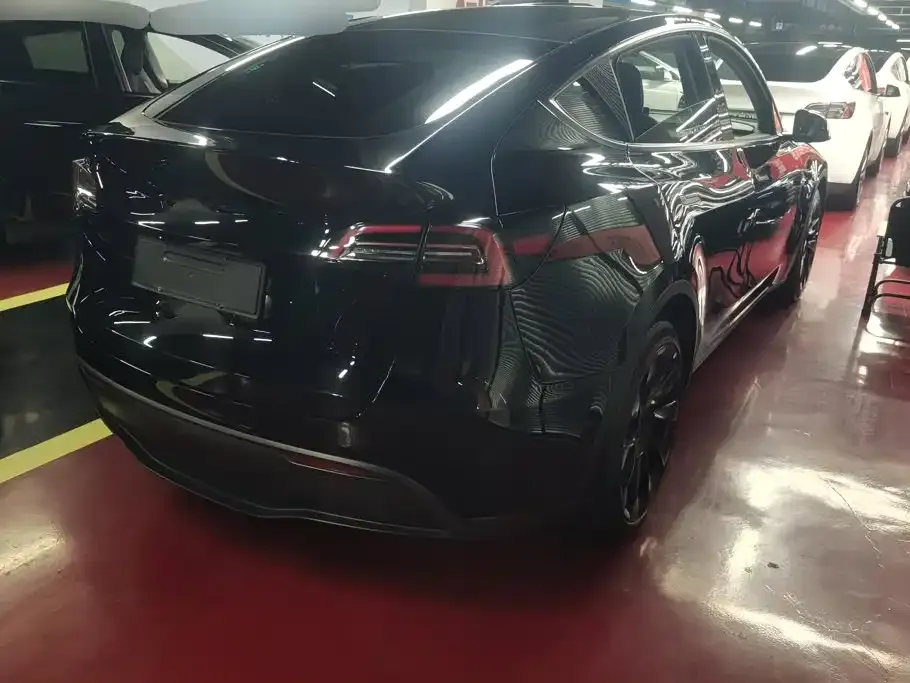 Tesla Model Y — фото 7