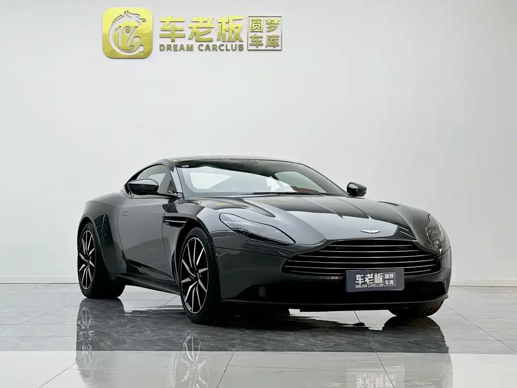 Aston Martin DB11 — фото 9