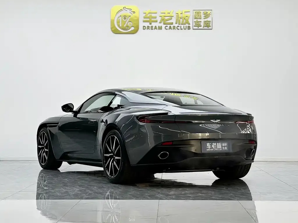 Aston Martin DB11 — фото 8