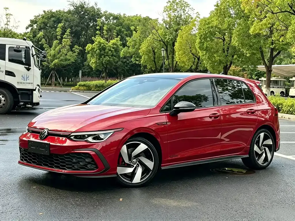 Volkswagen Golf GTI — фото 1