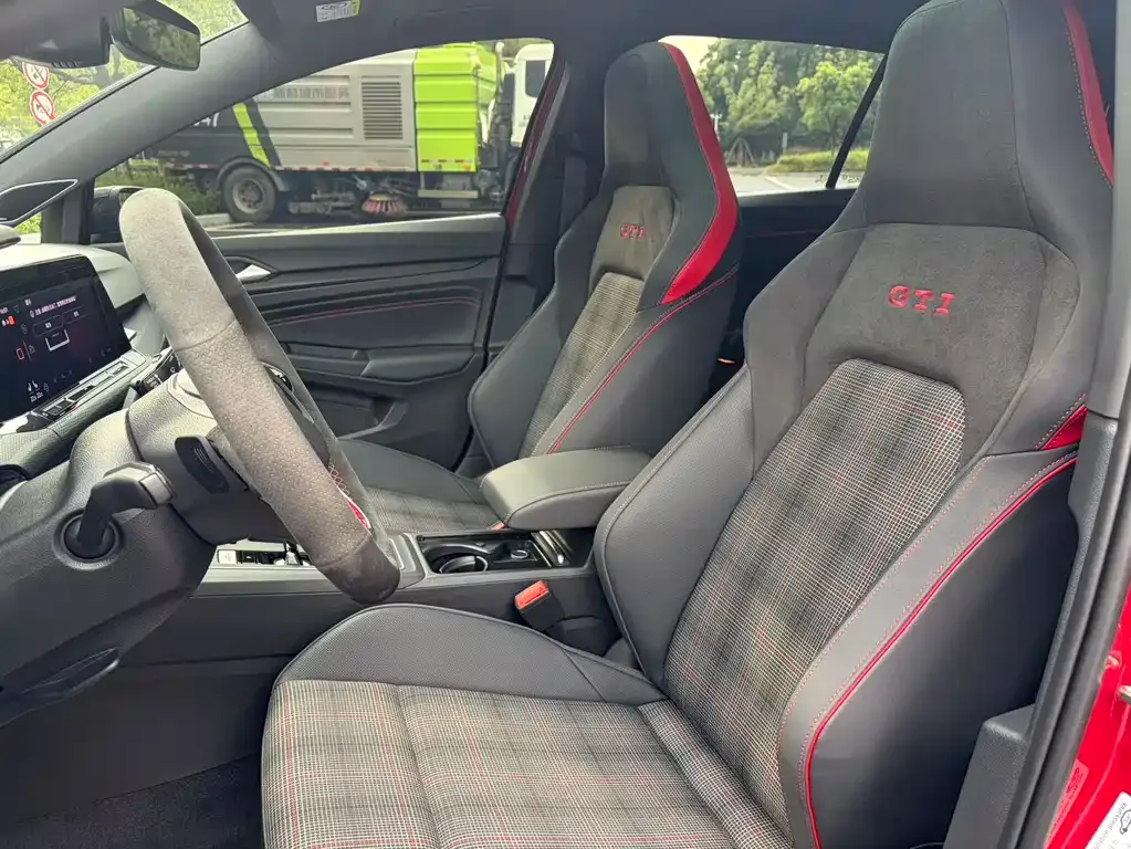 Volkswagen Golf GTI — фото 3