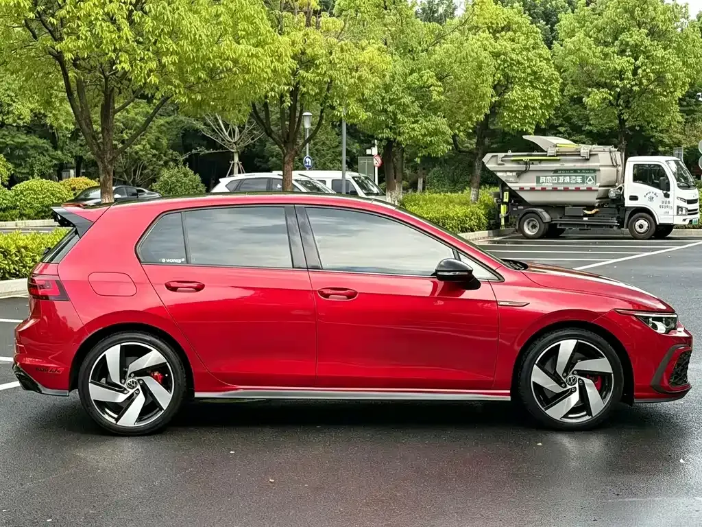 Volkswagen Golf GTI — фото 8