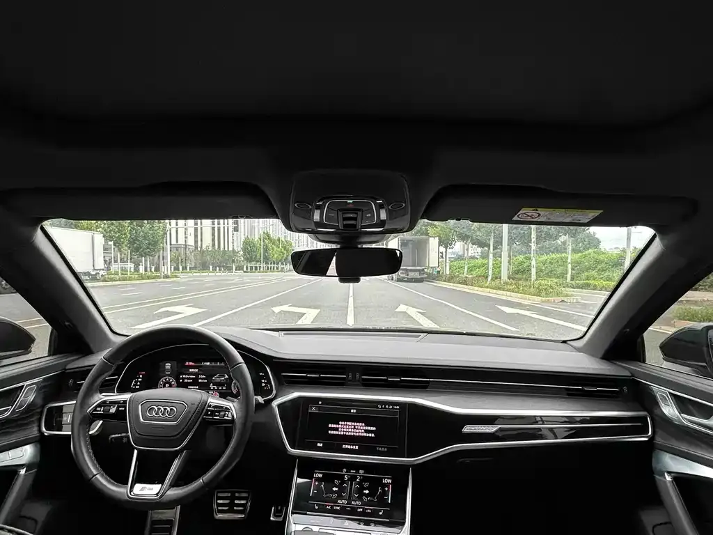 Audi A6L — фото 9