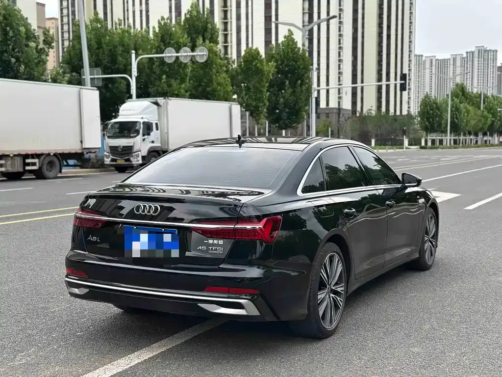 Audi A6L — фото 7