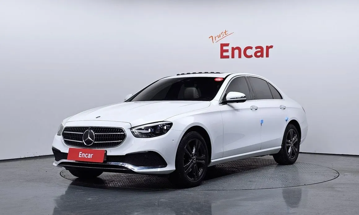 Mercedes-Benz E-Class — фото 1