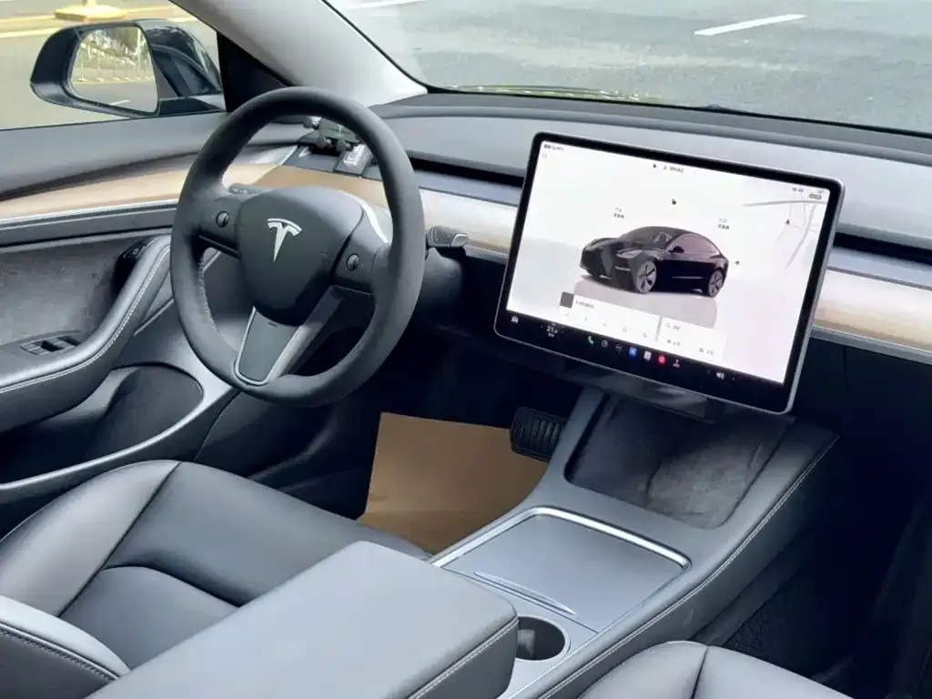 Tesla Model 3 — фото 4