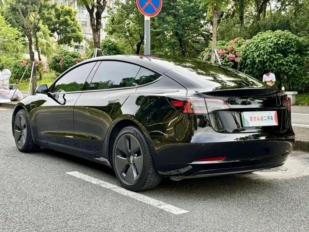 Tesla Model 3 — фото 8