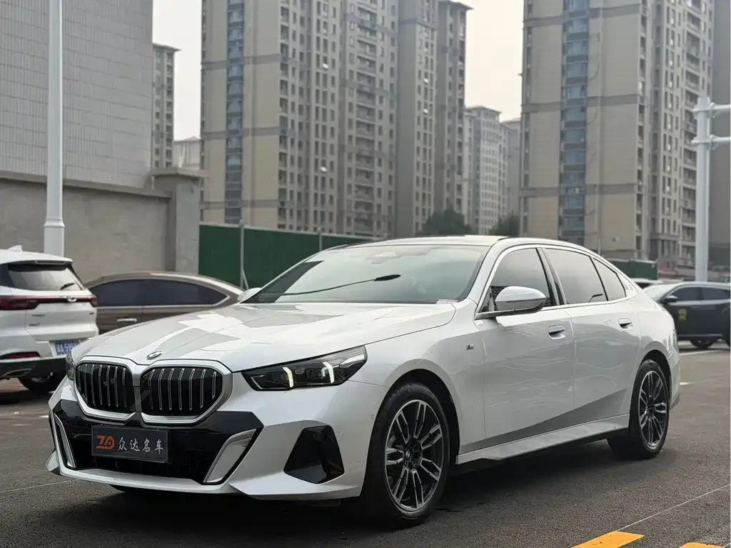 BMW 5 Series — фото 1