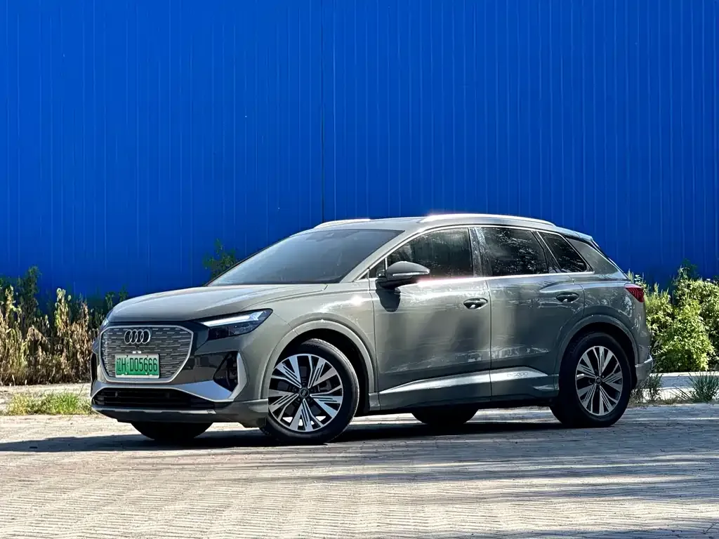 Audi Q4 e-tron — фото 1