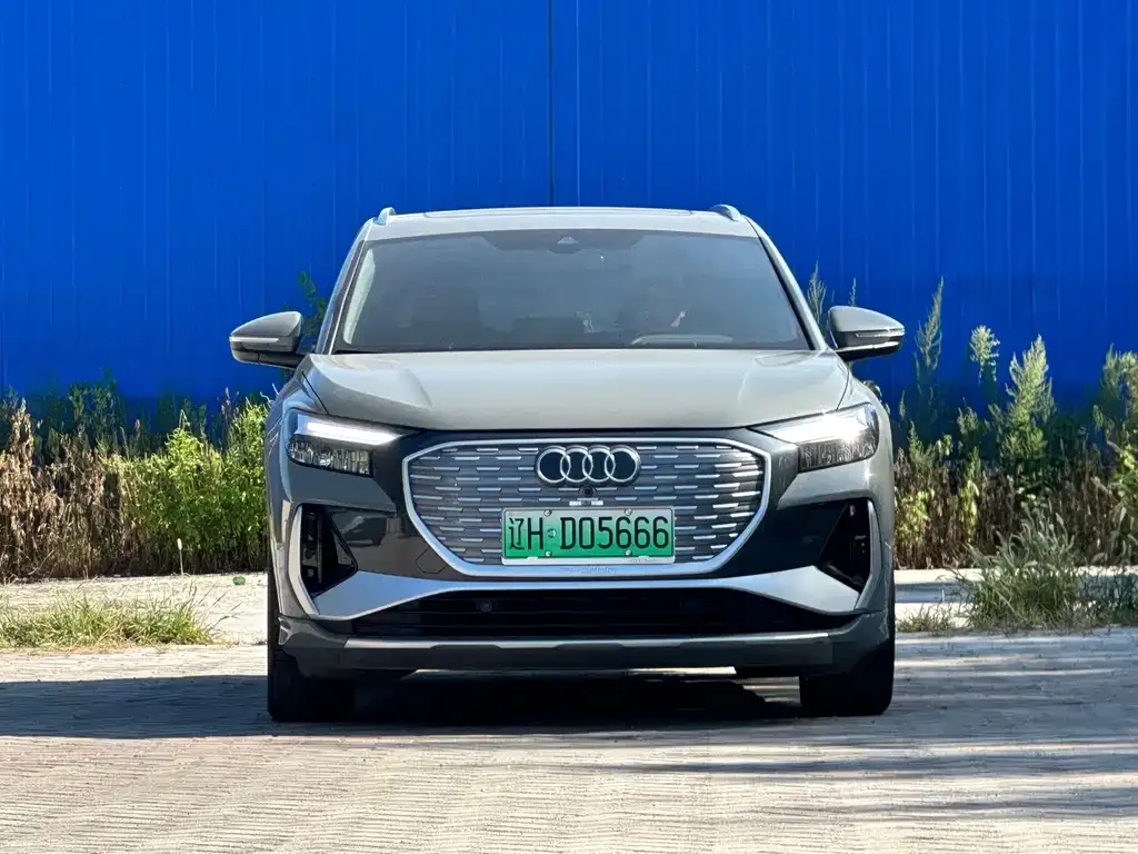 Audi Q4 e-tron — фото 2