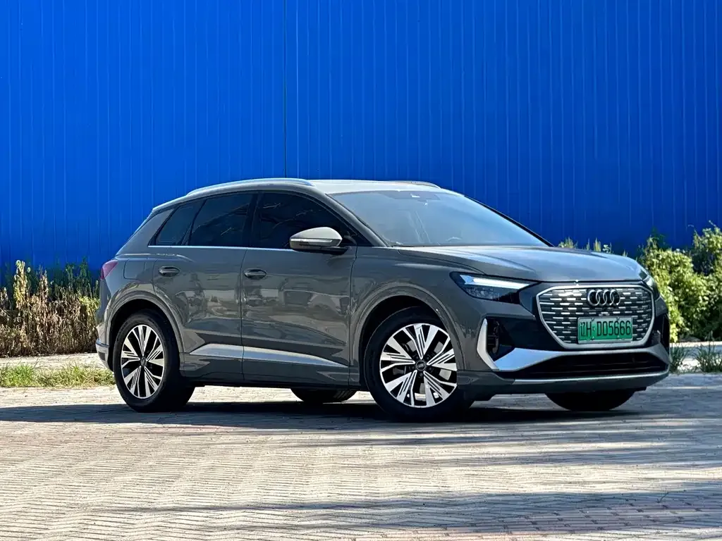 Audi Q4 e-tron — фото 4