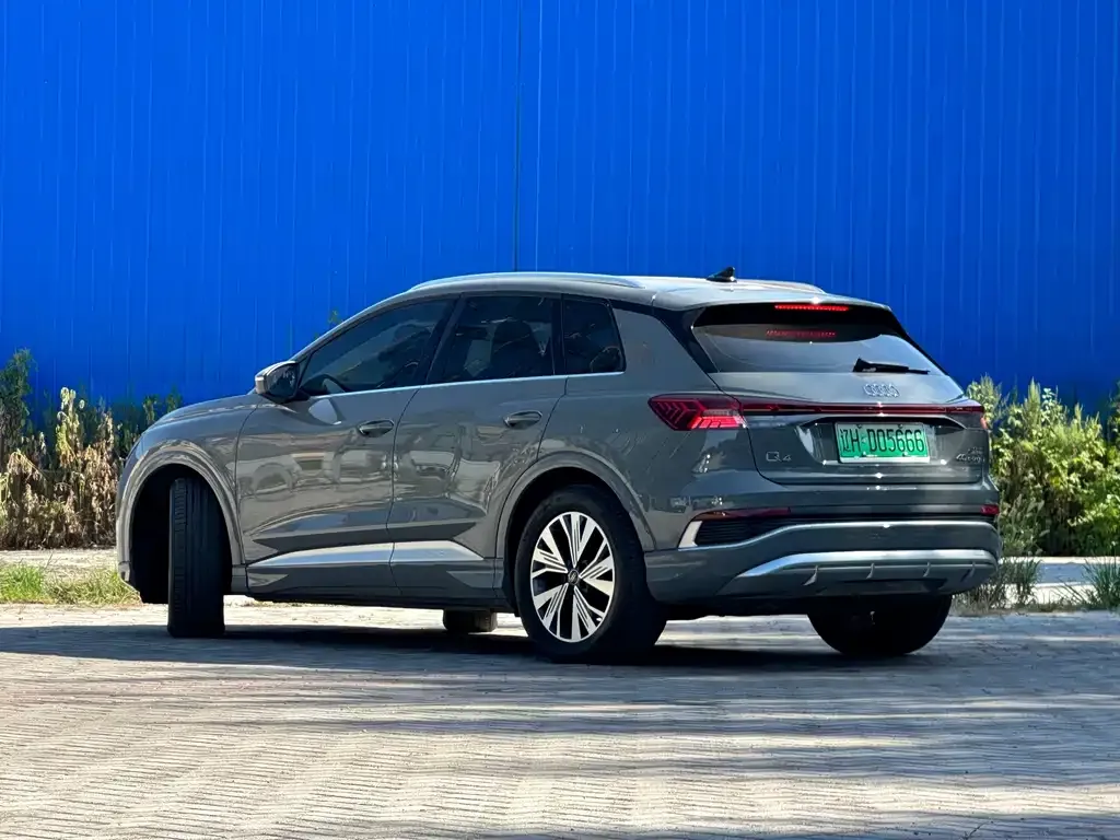 Audi Q4 e-tron — фото 6