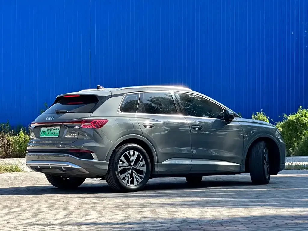 Audi Q4 e-tron — фото 10