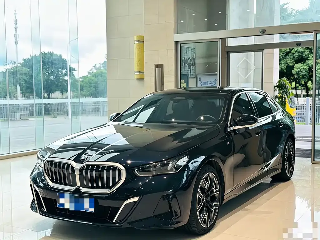 BMW 5 Series — фото 1