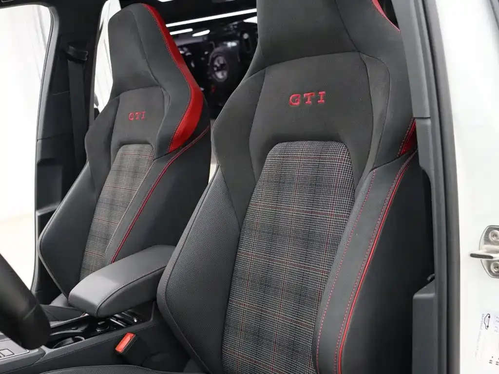 Volkswagen Golf GTI — фото 7