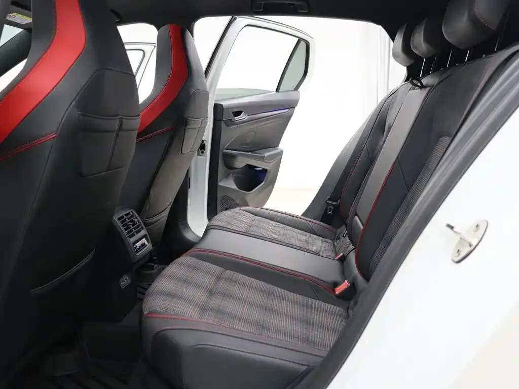 Volkswagen Golf GTI — фото 5