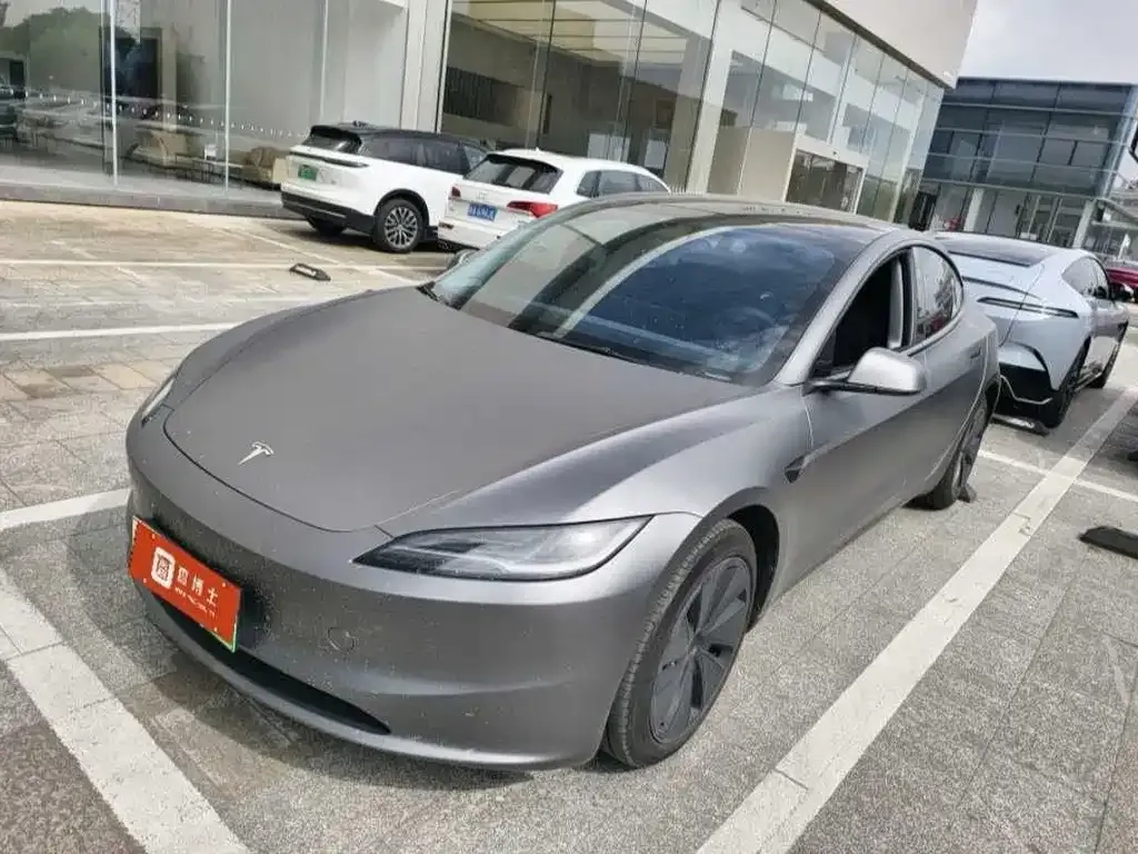 Tesla Model 3 — фото 1