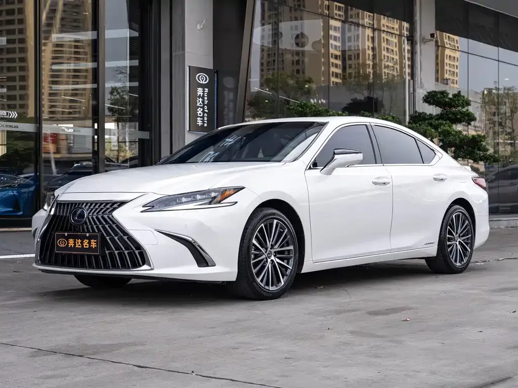 Lexus ES — фото 1