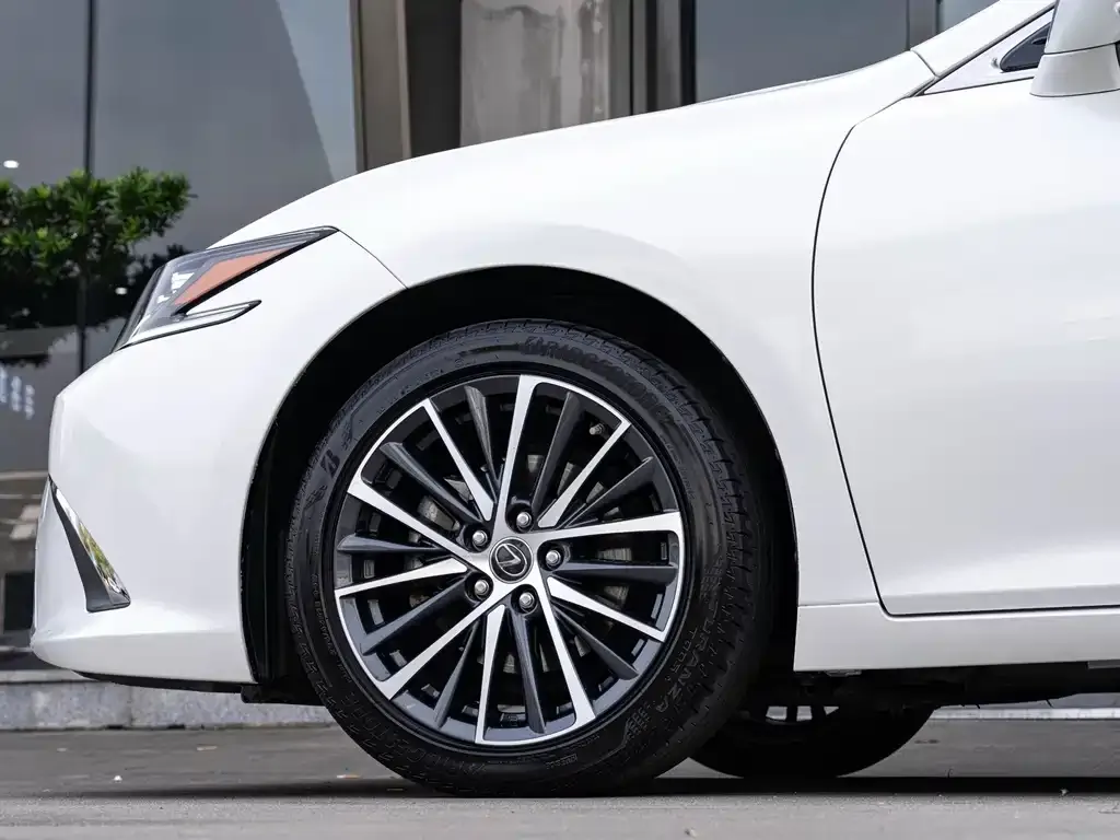 Lexus ES — фото 4