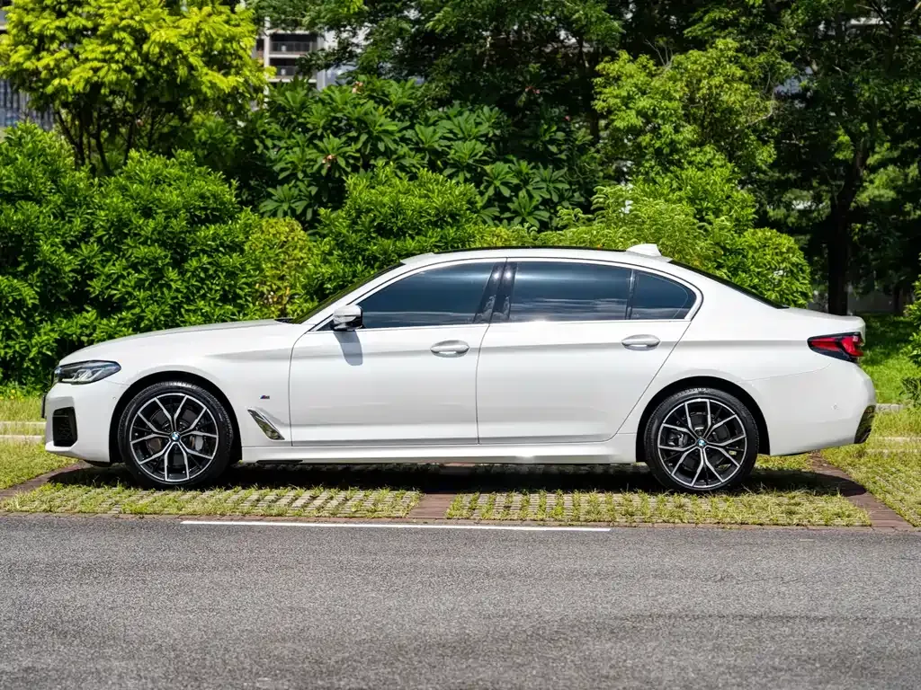 BMW 5 Series — фото 10