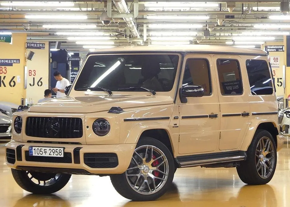 Mercedes-Benz G-Class AMG G63 Manufaktur 1