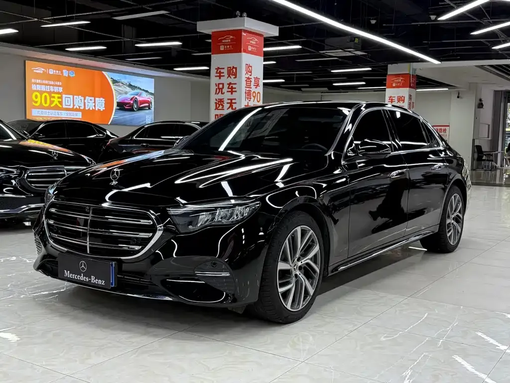 Mercedes-Benz E-Class — фото 1