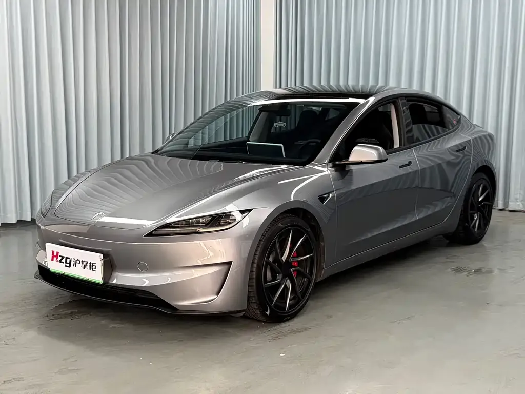Tesla Model 3 — фото 1