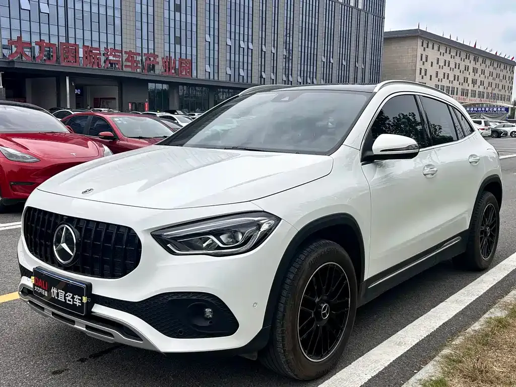 Mercedes-Benz GLA — фото 1