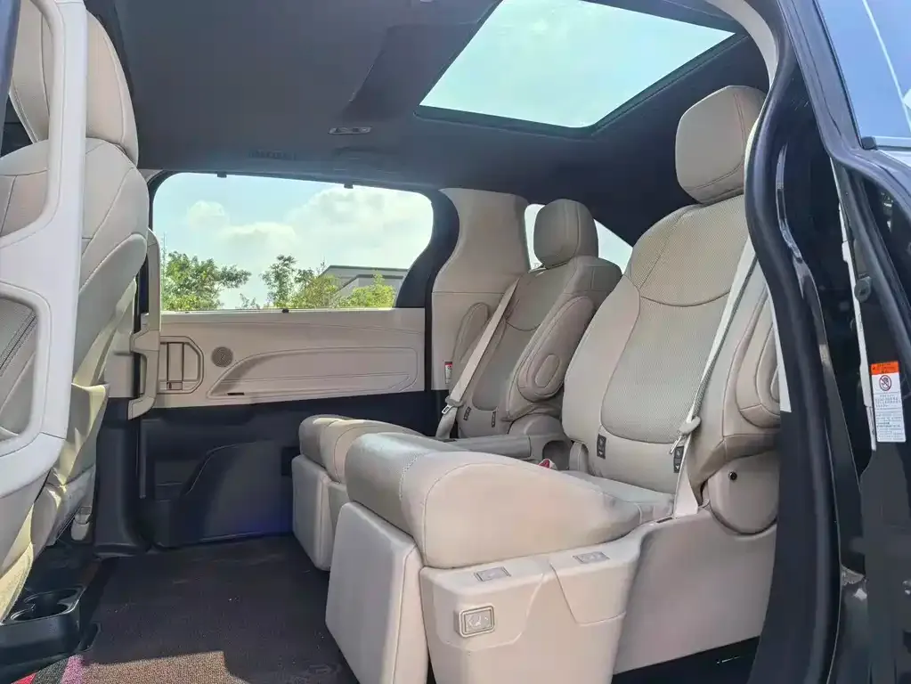 Toyota Granvia — фото 2