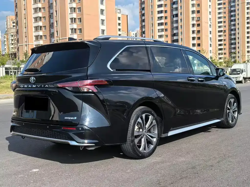 Toyota Granvia — фото 8
