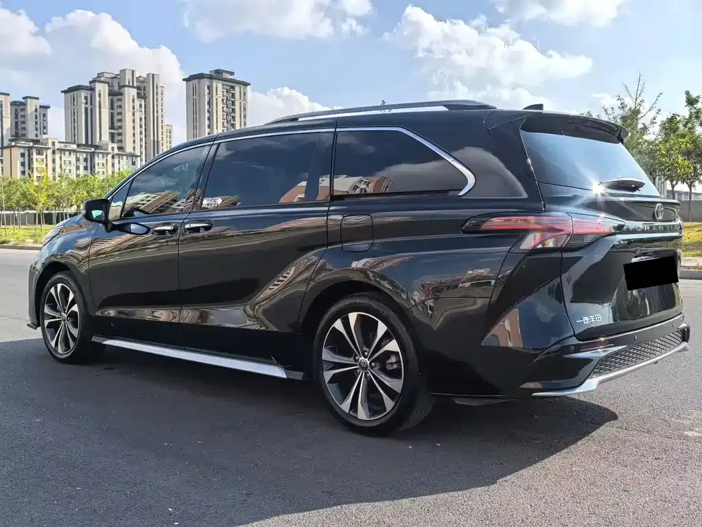 Toyota Granvia — фото 9