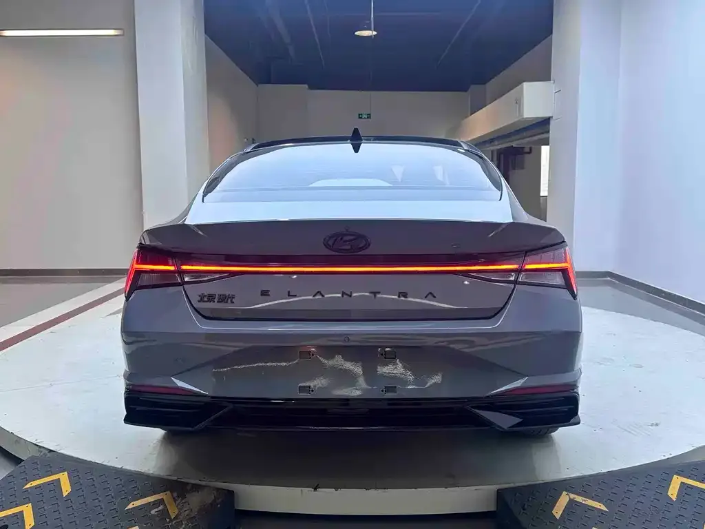 Hyundai Elantra — фото 10