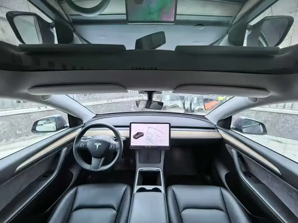 Tesla Model Y — фото 6