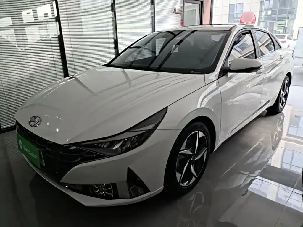 Hyundai Elantra — фото 5