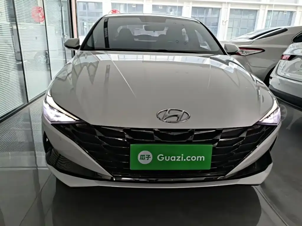 Hyundai Elantra — фото 3