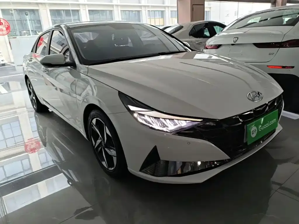 Hyundai Elantra — фото 8