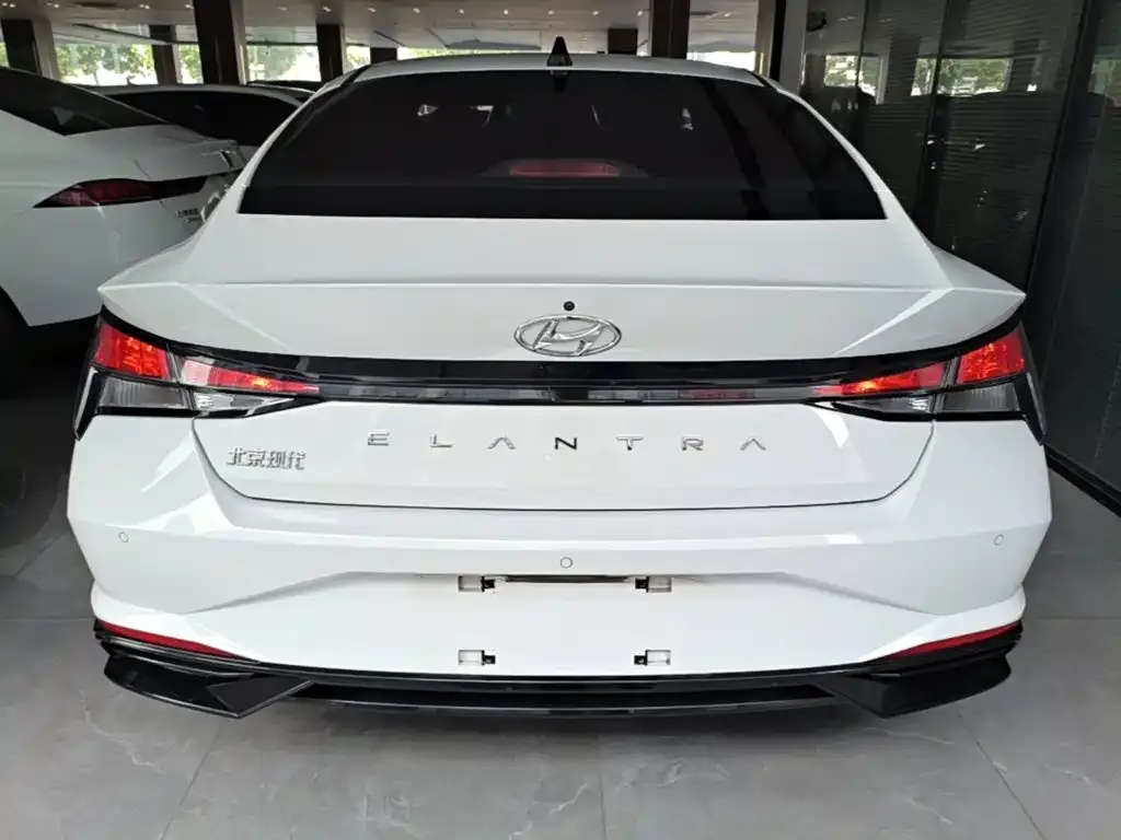 Hyundai Elantra — фото 7