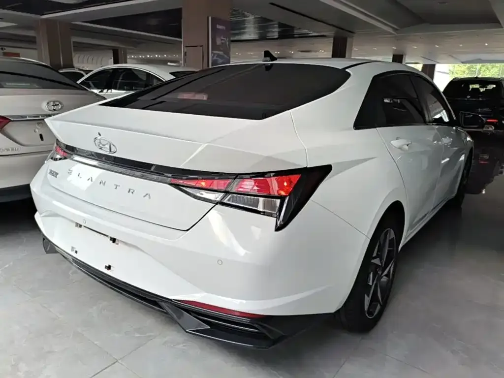Hyundai Elantra — фото 10