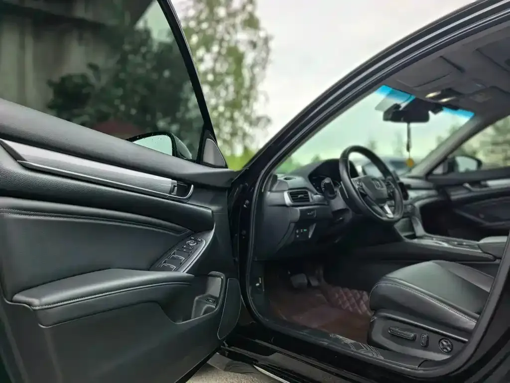 Honda Accord — фото 10