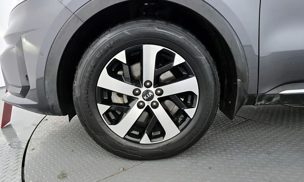 Kia Sorento — фото 8