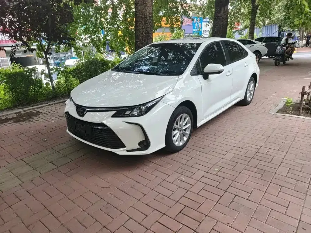 Toyota Corolla — фото 1