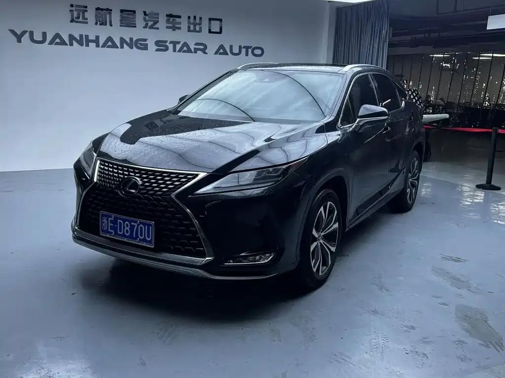 Lexus RX — фото 1