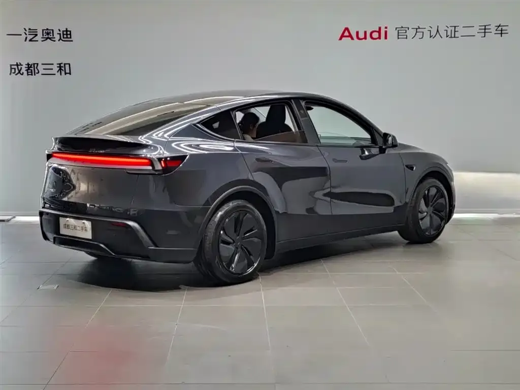 Tesla Model Y — фото 3