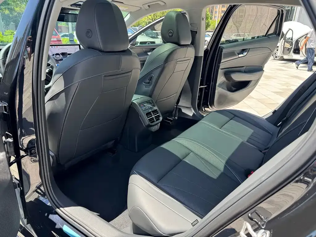 Volkswagen Passat — фото 10