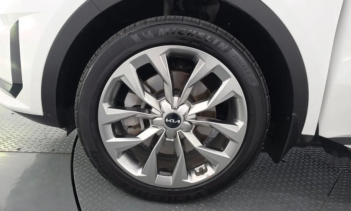 Kia Sorento — фото 9