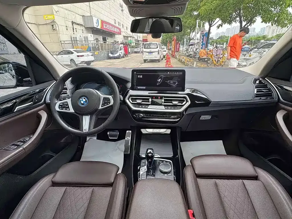 BMW iX3 — фото 10
