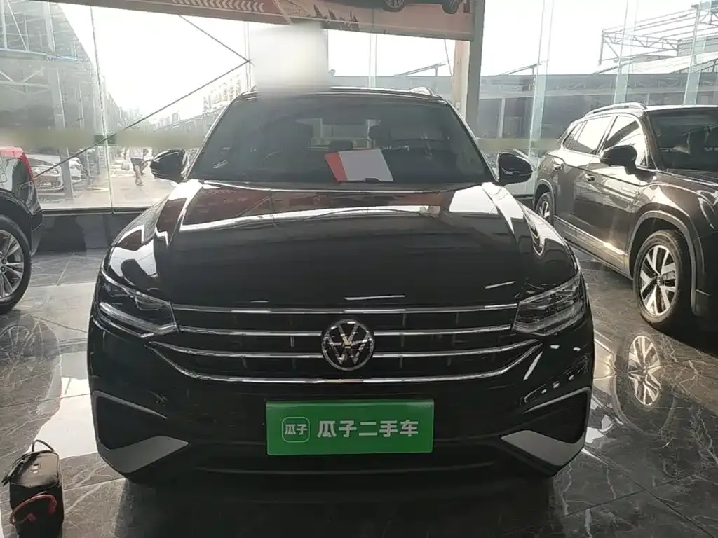 Volkswagen Tiguan L — фото 6